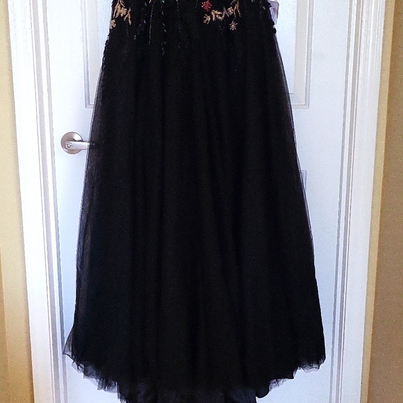 Mac Duggal Floral Beaded Appliqués & Embroidery Illustrate High Slit Gown. 10 - Picture 6 of 12